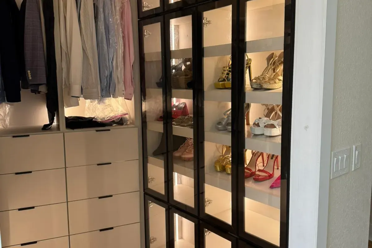Closet organizers in Tampa, FL: Framed Glass